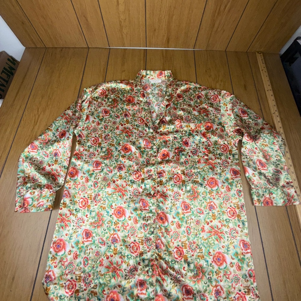 Victoria's Secret Floral Print Silky‎ Pajama Top L Button Up Long Sleeve